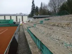 flint-tennisplatz-tc-blau-weiß-horn-sanierung-der-tribuene-2