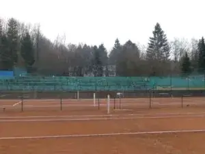 flint-tennisplatz-tc-blau-weiß-horn-sanierung-der-tribuene-3